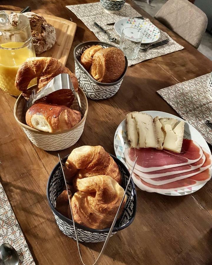 Peyo et Foodie Escou Buitenkant foto